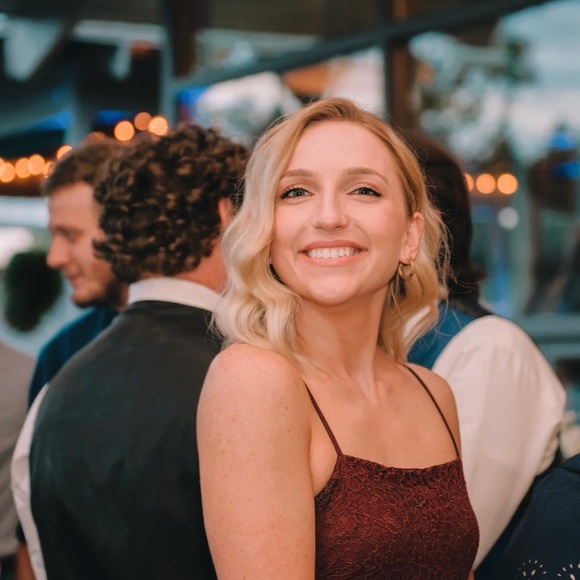 Meet your Posher, Sarah - Picture 1 of 1